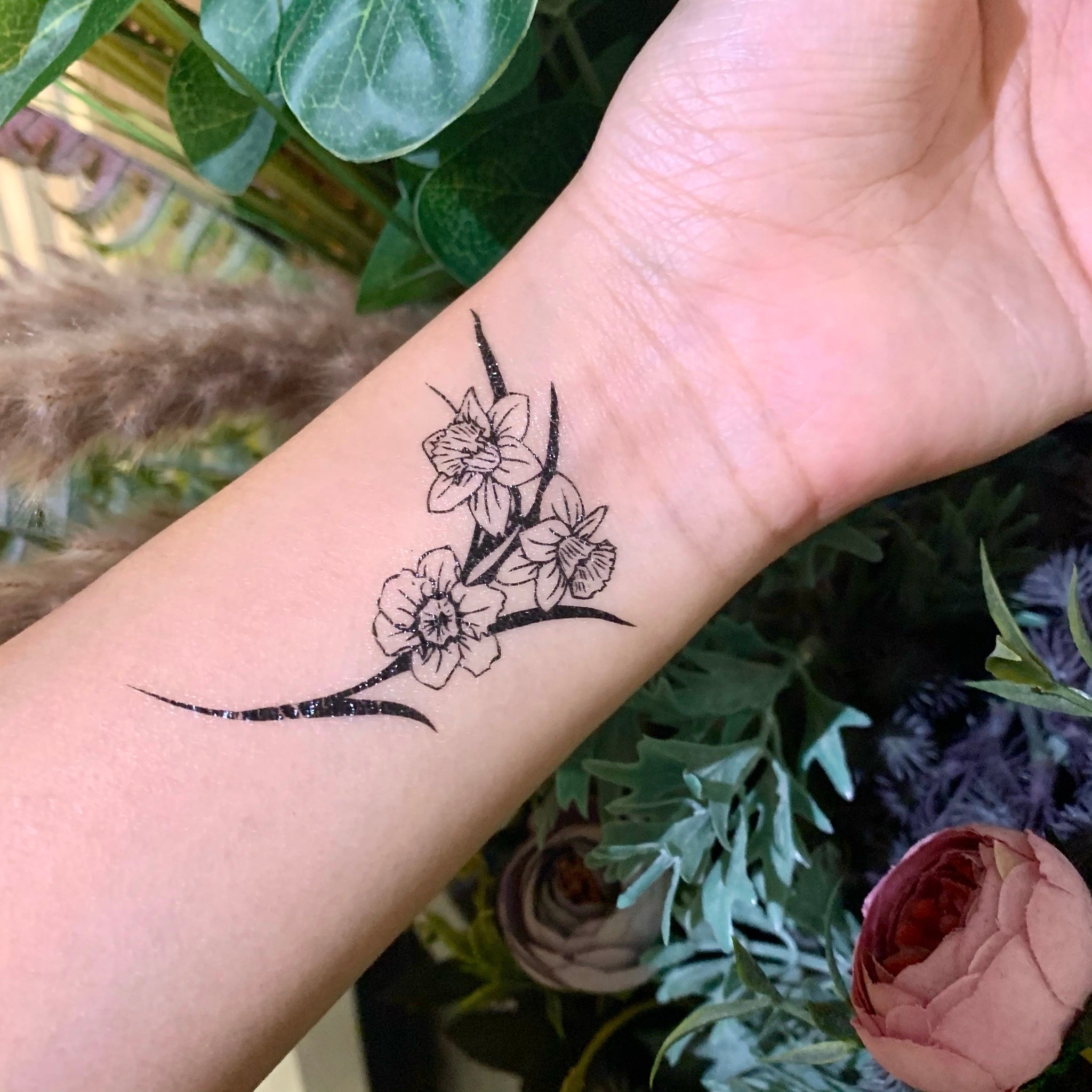 Midnight Pumpkin Tattoo Parlour - Little dotwork daffodil flower by Asi ☺️ # tattoo #tattoos #dotwork #blackwork #daffodil #midnightpumpkintattooparlour  | Facebook